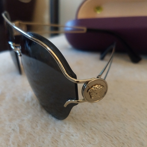 Versace Sunglasses - Picture 4 of 8